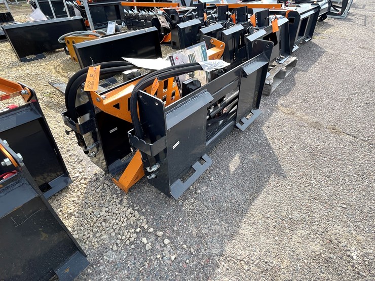 #3052-•-wolverine-adjustable-skid-steer-pallet-forks-image-3