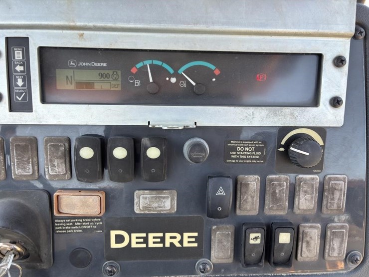 2018-deere-310l-image-24