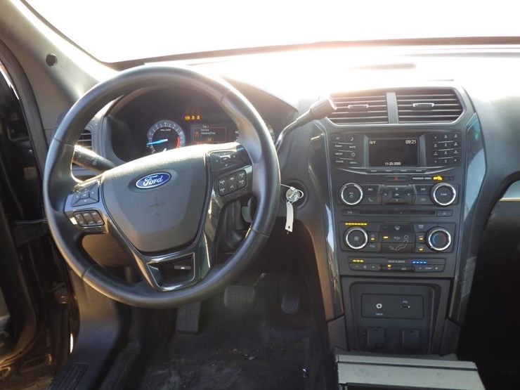 2018-ford-explorer-image-9