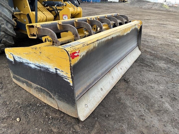 2019-deere-210l-image-17