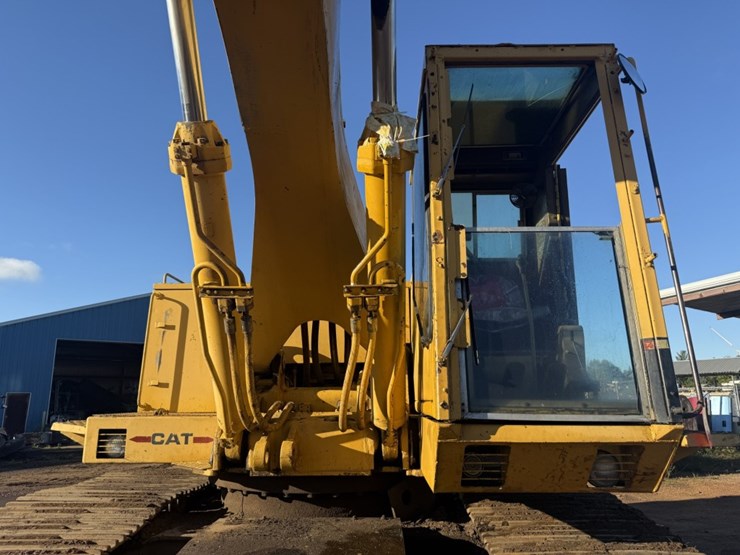 caterpillar-235-image-33
