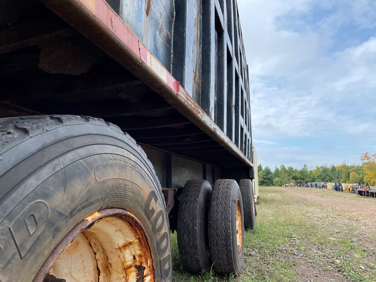 #8104-•-1982-accrt.-40'-3-axle-open-top-gondola-scrap-hauling-trailer-(has-mi-title)-image-15