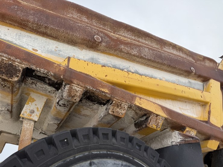 komatsu-hd465-5-image-26