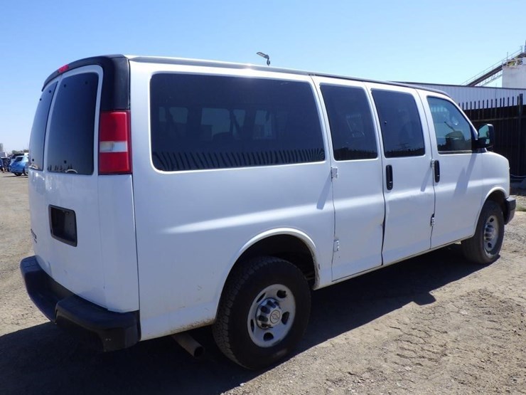 2015-chevrolet-express-2500-image-3