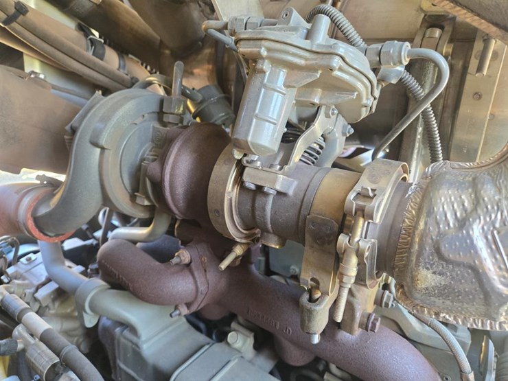 2019-deere-344l-image-47