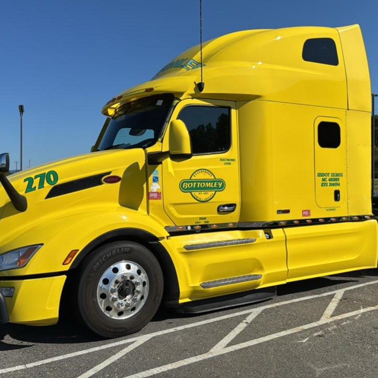 2023 PETERBILT 579