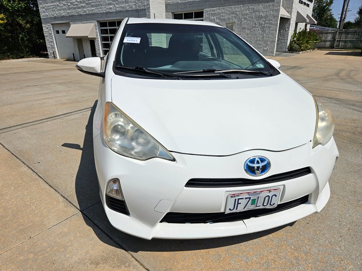#16993-•-2012-toyota-prius-c-passenger-car-image-18