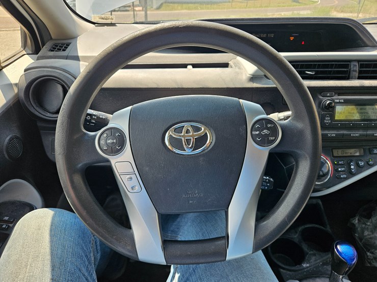 #16993-•-2012-toyota-prius-c-passenger-car-image-36