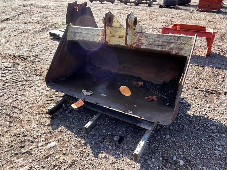#8207-•-excavator-bucket-image-1
