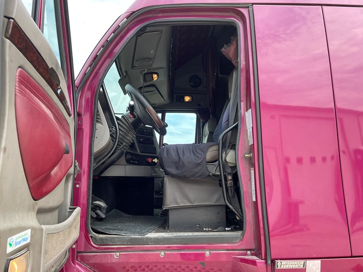 2013-kenworth-t700-image-50