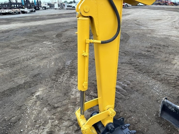 komatsu-pc28uu-image-14