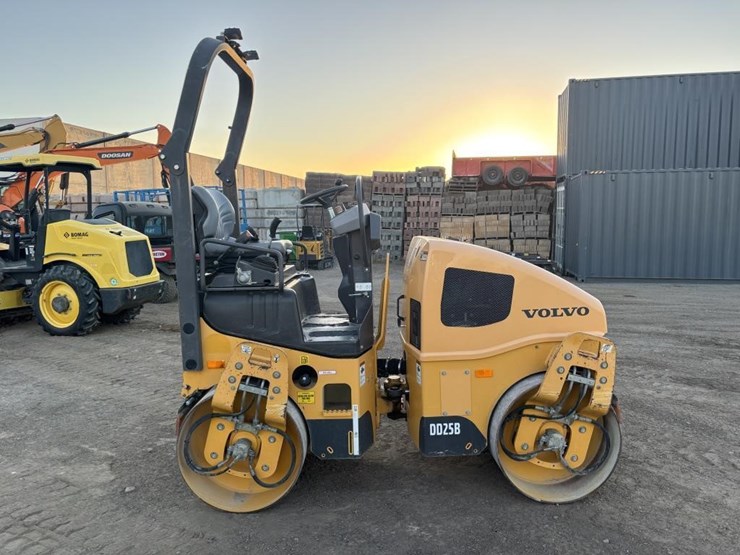 2018-volvo-dd25b-image-7