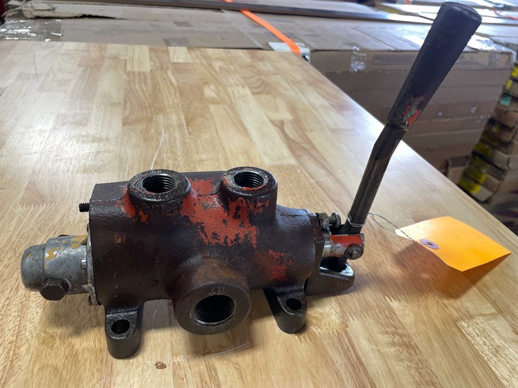 #5543-•-log-splitter-hydraulic-valve-(cw)-image-4