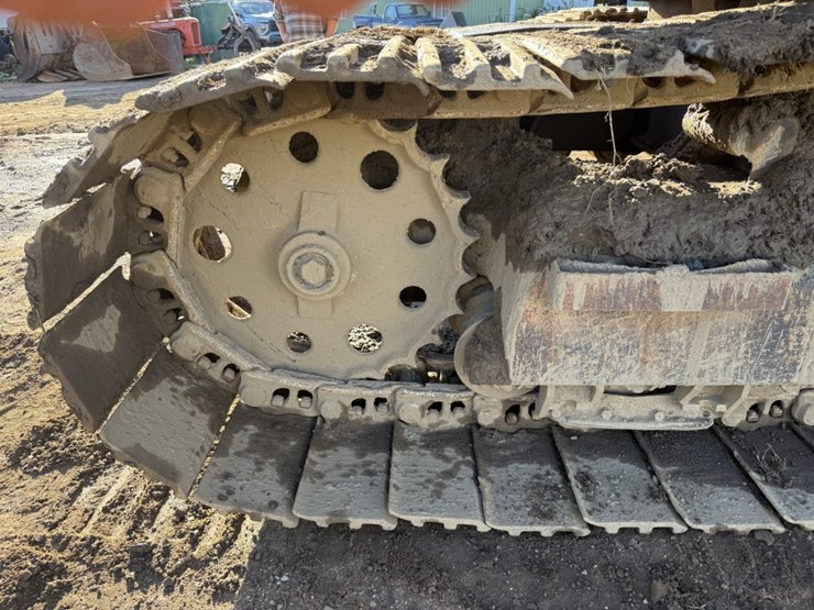 caterpillar-235-image-49