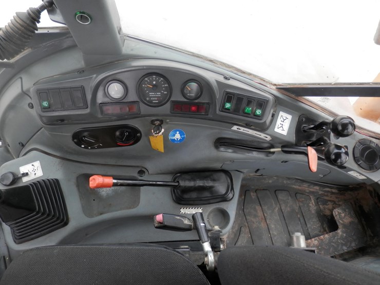 new-holland-555e-image-16