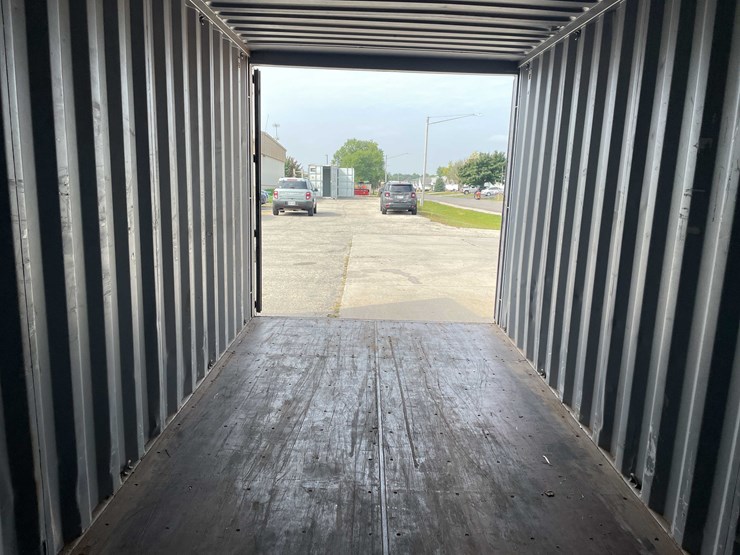 #1989-•-used-20'-shipping-container-(of)-image-9