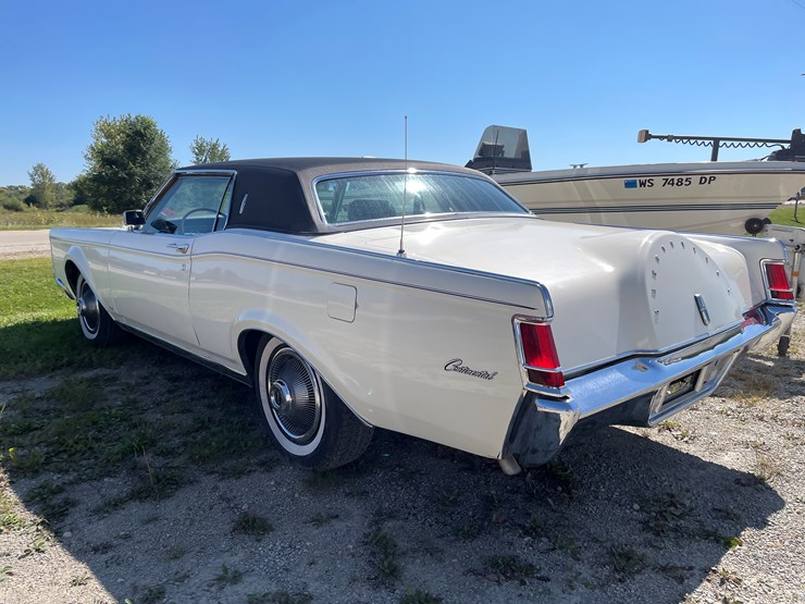 #1022-•-1969-lincoln-continental-mark-iii-image-7