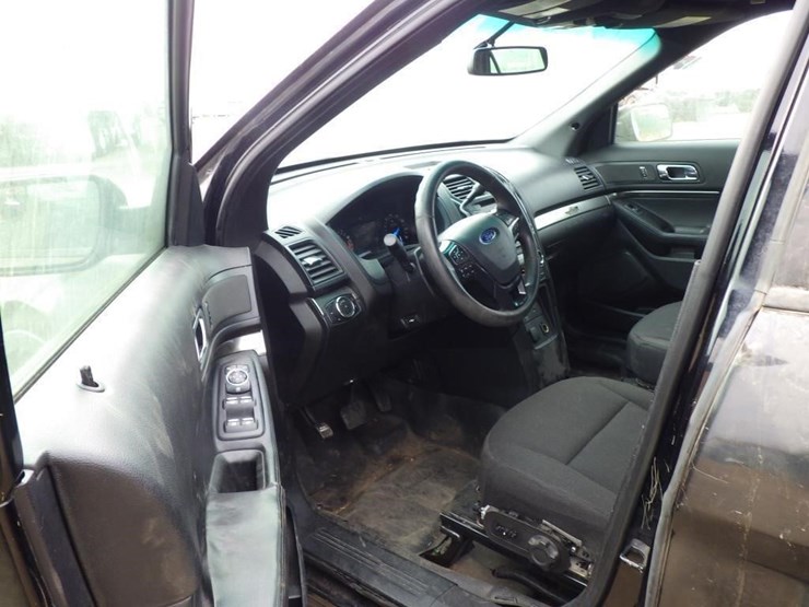 2017-ford-explorer-image-5