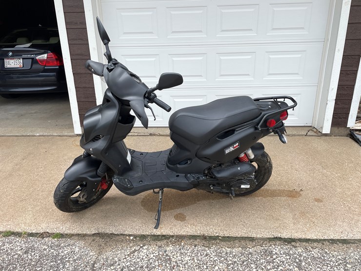 #1036-•-rough-house-50-sport-scooter-image-5