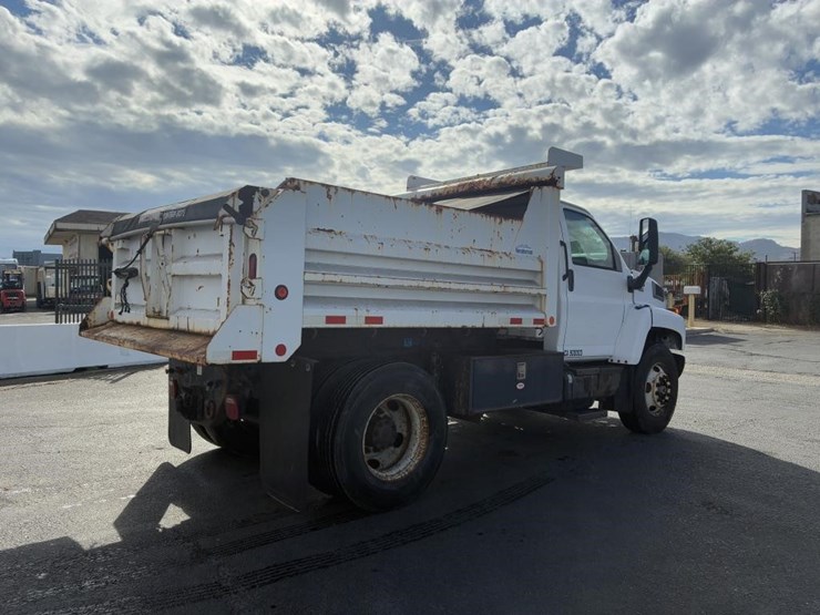 2008-gmc-c7500-dump-truck-image-3
