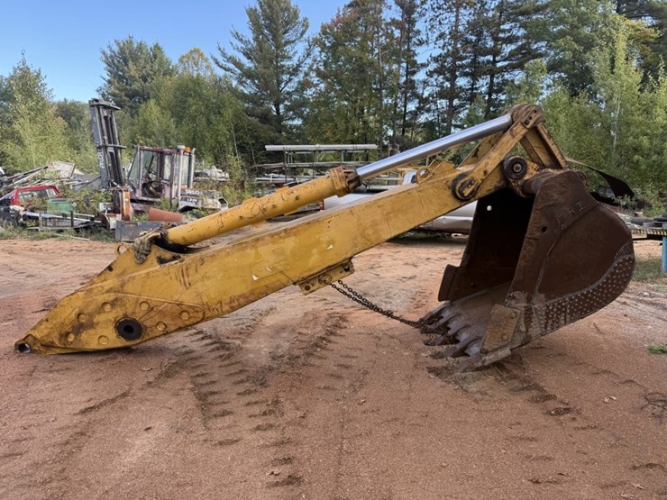 caterpillar-235-image-16
