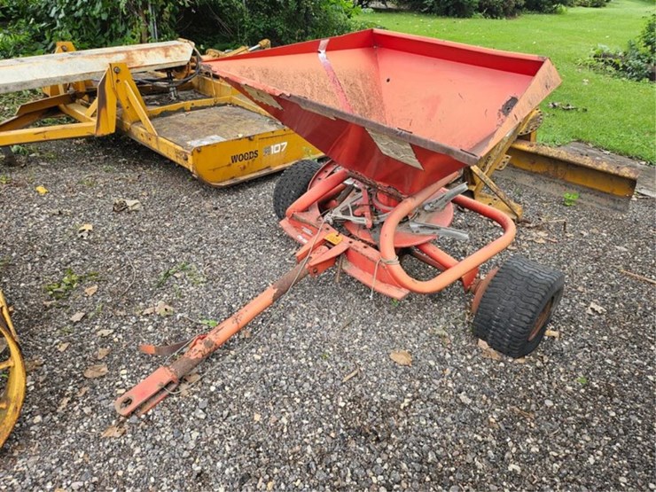 #2025-•-lely-towable-spreader-image-1
