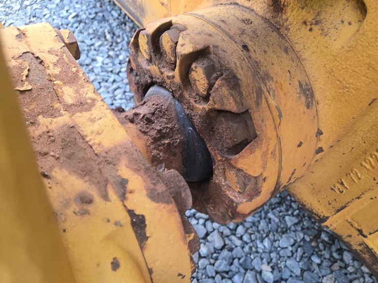 2014-komatsu-d51pxi-image-18