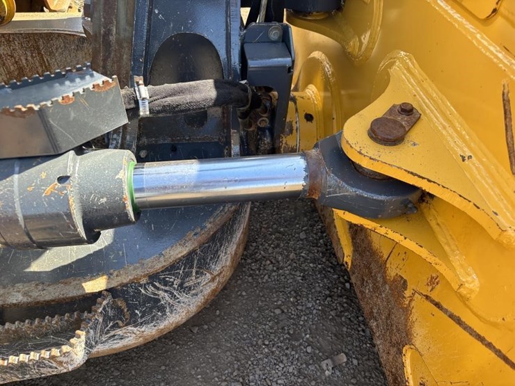 2017-deere-750k-image-10