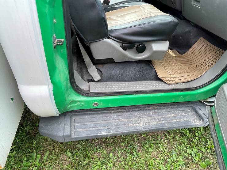 2006-ford-f550-image-26