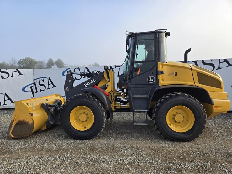 2019-deere-344l-image-2