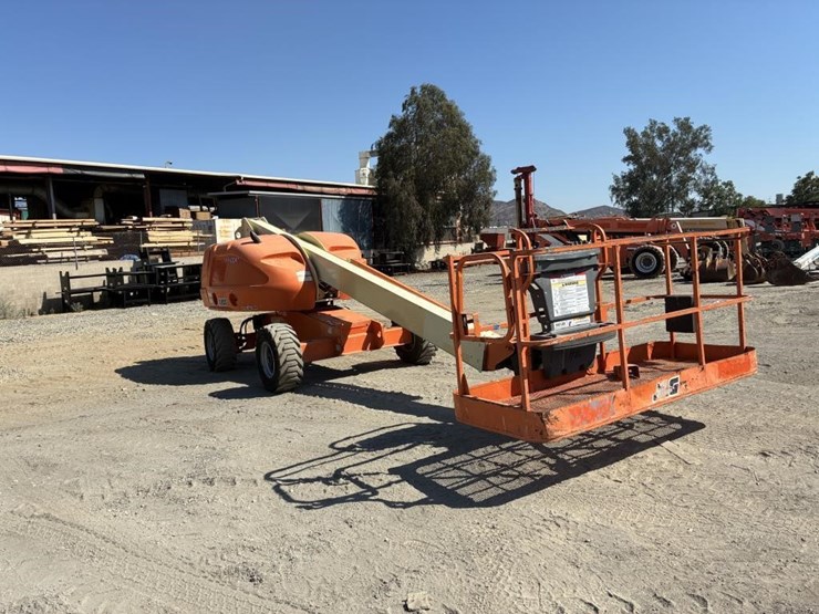 2012-jlg-400s-image-2