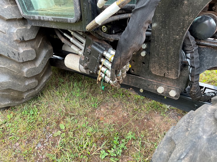 #8065-•-2024-bad-boy-4035ch-4wd-tractor-with-front-mount-berco-66"-snowblower-image-36