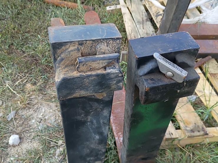 #109-•-set-of-42"-pallet-forks-image-9