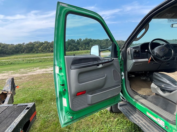 2006-ford-f550-image-33