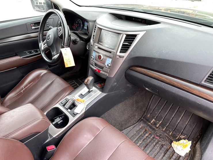 #1037-•-2014-subaru-outback-(wi-title-in-delay)-image-22