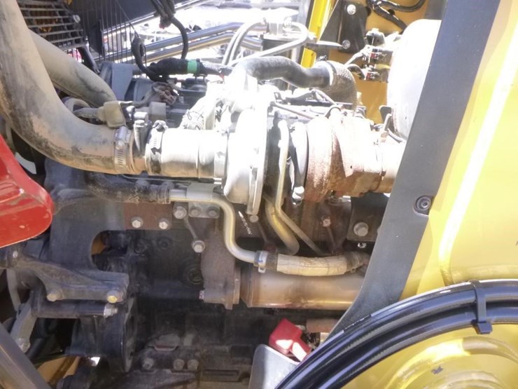 2021-deere-210l-image-35