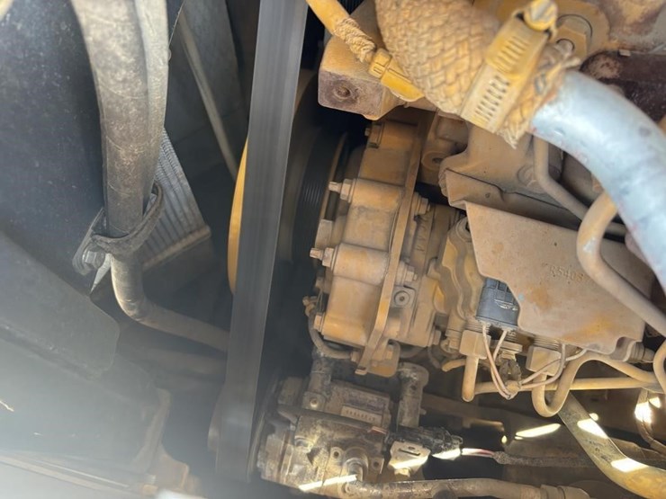 2017-deere-750k-image-70