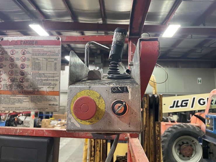 #1983-•-19'-scissor-lift-(e)-image-11