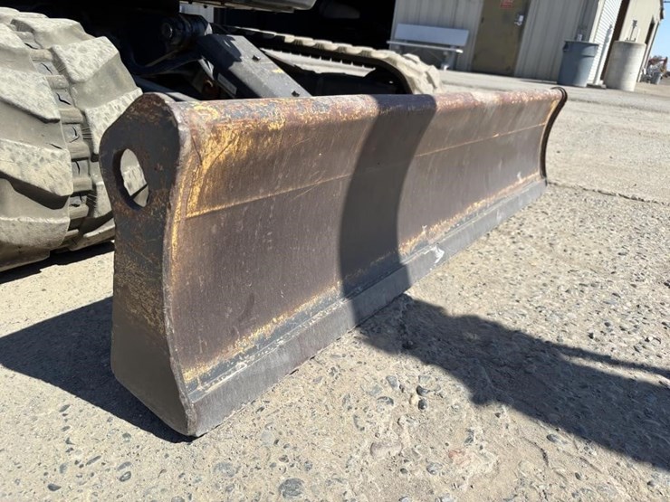 2019-case-cx37c-image-10