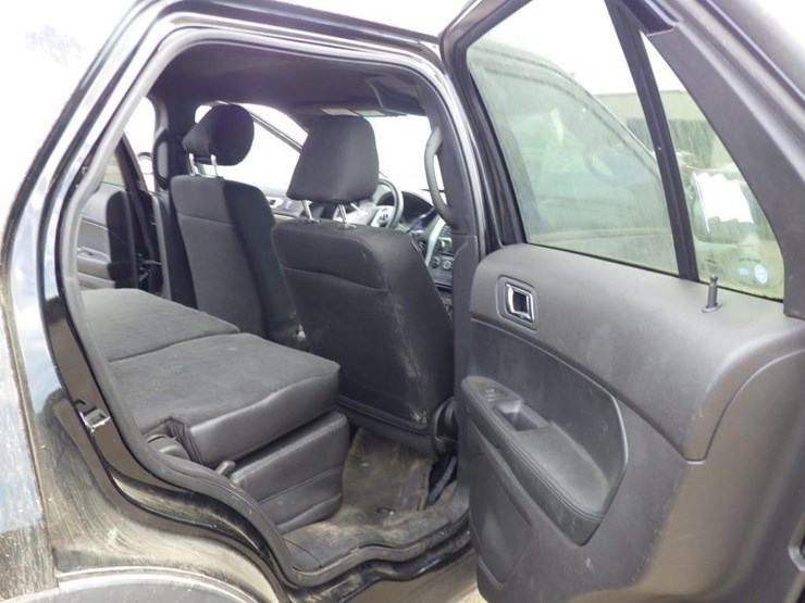 2015-ford-explorer-image-8