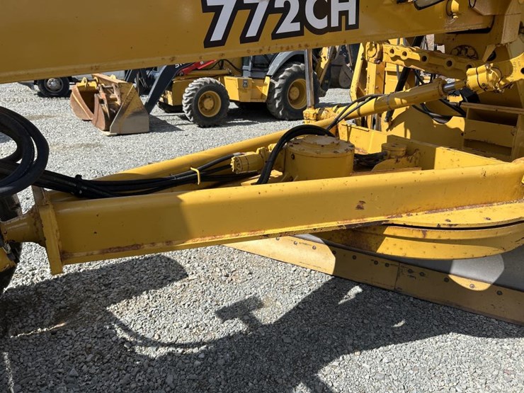 2001-deere-772ch-image-34