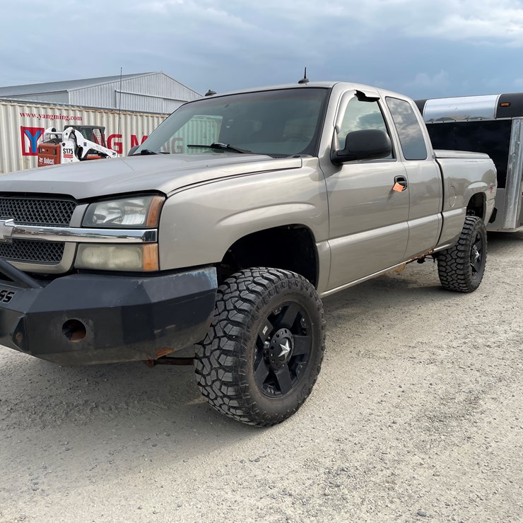 #1014 • 2003 Chevy Extended Cab Pickup Truck (Has WI Title)