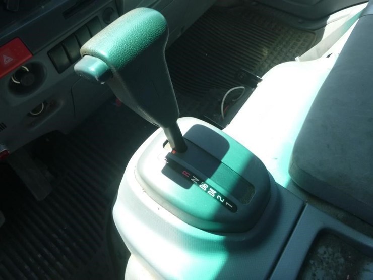 2012-isuzu-npr-image-17
