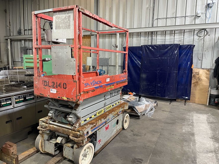 #1983-•-19'-scissor-lift-(e)-image-3