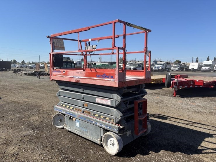 skyjack-sj4632-scissor-lift-image-4