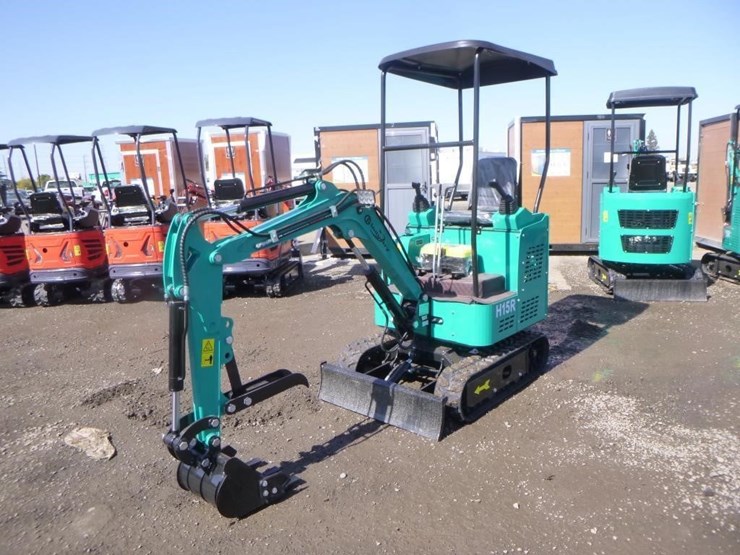 2025-agt-h15r-hydraulic-excavator-image-1