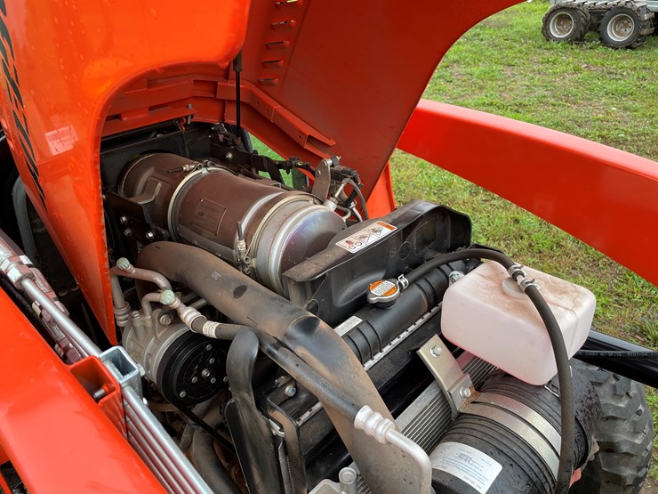#8065-•-2024-bad-boy-4035ch-4wd-tractor-with-front-mount-berco-66"-snowblower-image-47