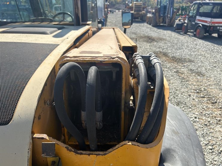 2009-jcb-527-55-image-23