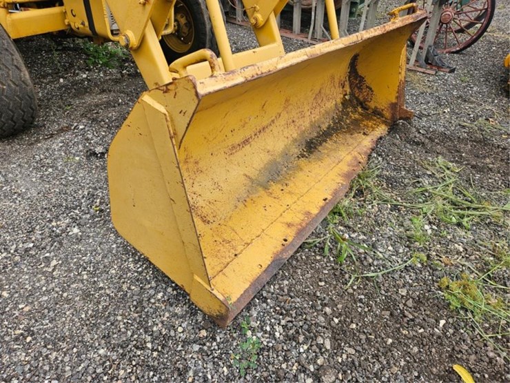 #2008-•-massey-ferguson-loader-tractor-image-9