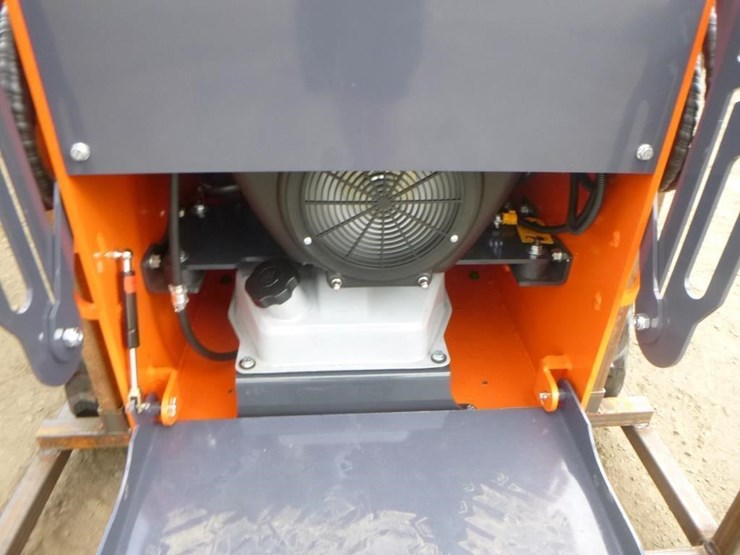 tpm-t460-skid-steer-track-loader-image-18